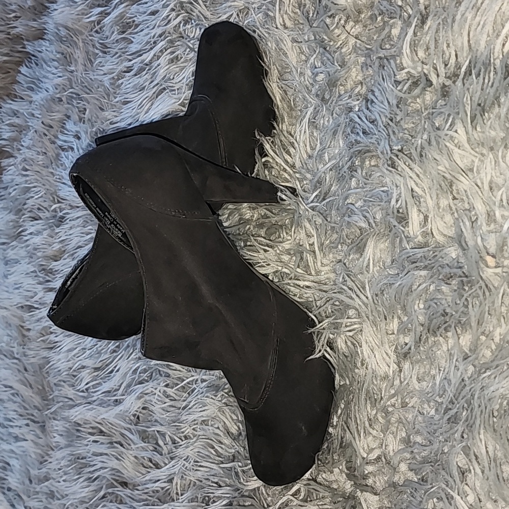 Fergalicious black bootie heels